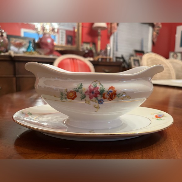 RARE-VTG Eschenbach Baronet style Bavarian China Pattern Floral China Gravyboat - Picture 3 of 8